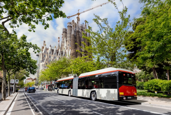 Barcelona orders 38 zero-emission Solaris buses, articulated hydrogen buses included