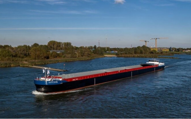 Concordia Damen – trial run of world’s first new-build hydrogen powered inland shipping vessel ‘WEVA’ goes well
