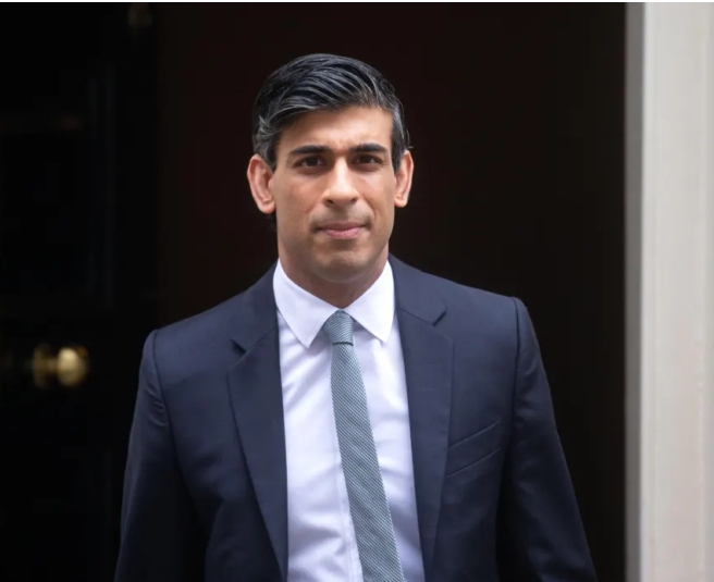 Rishi Sunak backs hydrogen vehicles after warning that UK was being ‘left behind’ by EU and US