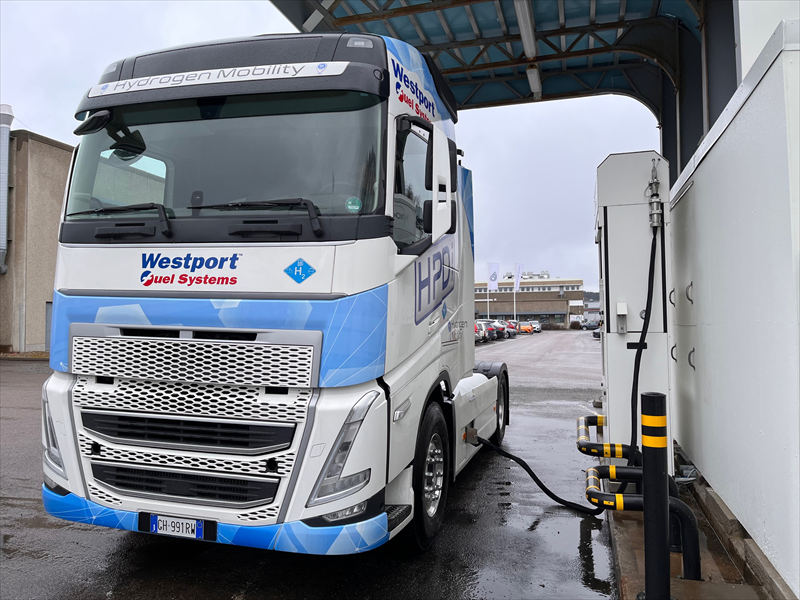 Hynion Sverige Refuels a New Hydrogen Truck from a Leading Vehicle Manufacturer