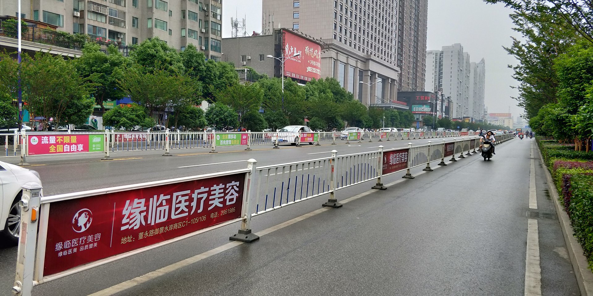 孝感乾坤大道護欄廣告