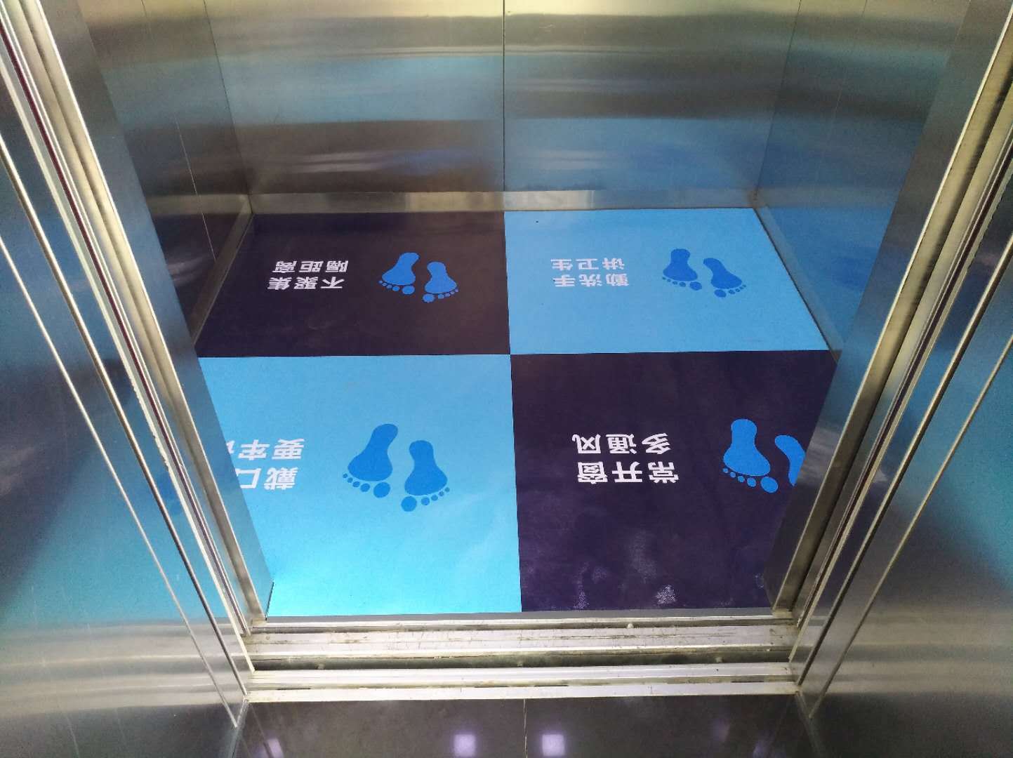 市交警大队电梯文化
