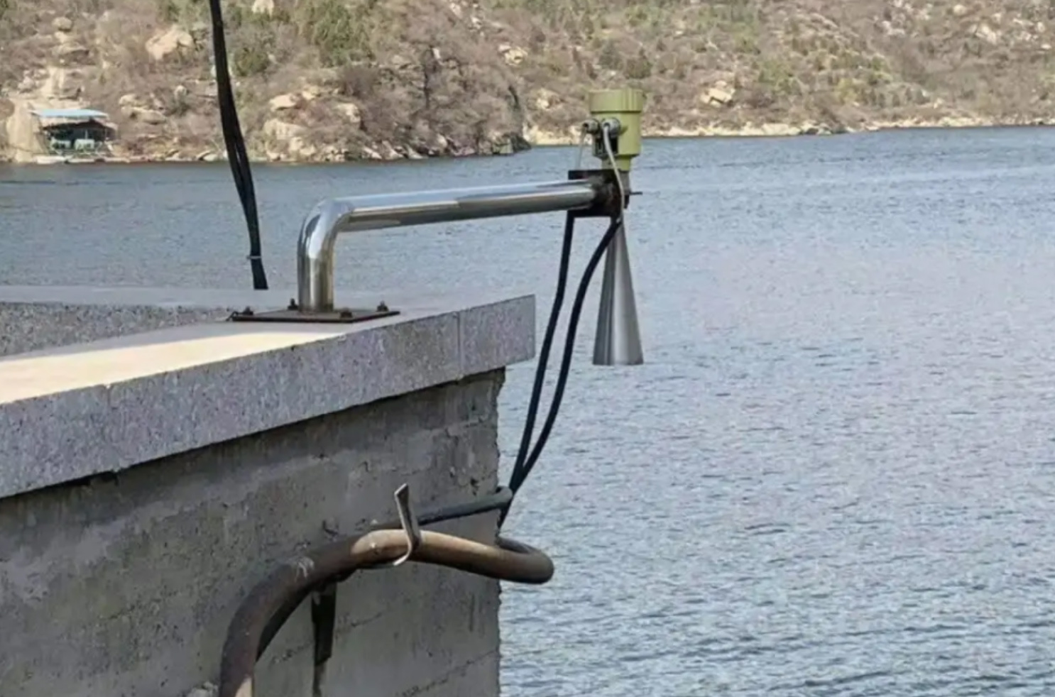 雷达液位计：测量各种类型液位的利器