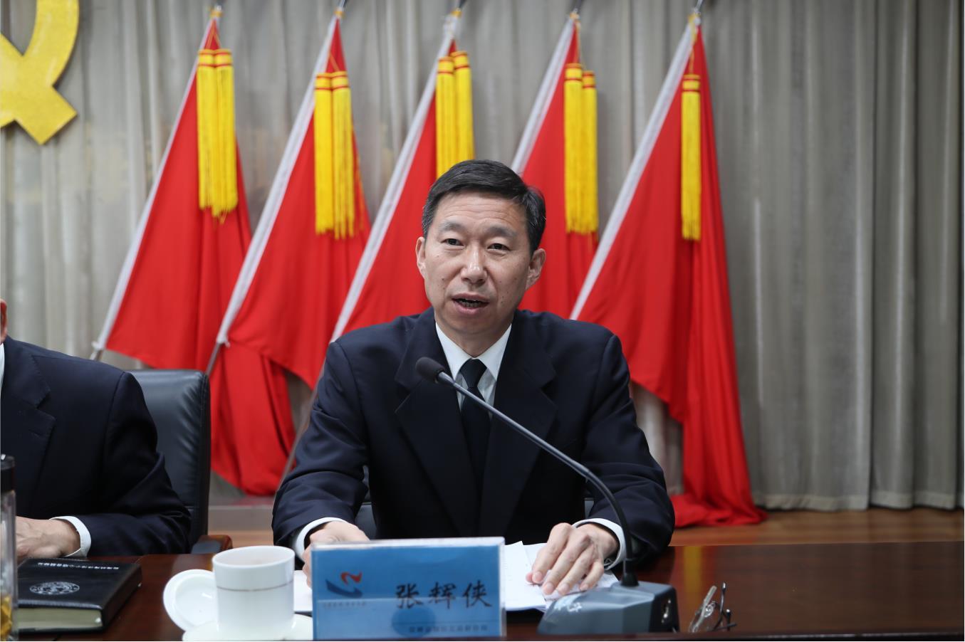 张辉侠副局长代表局安委会作了题为《坚持标本兼治 统筹发展和安全 全力保障北海救助事业安全发展》的安全工作报告
