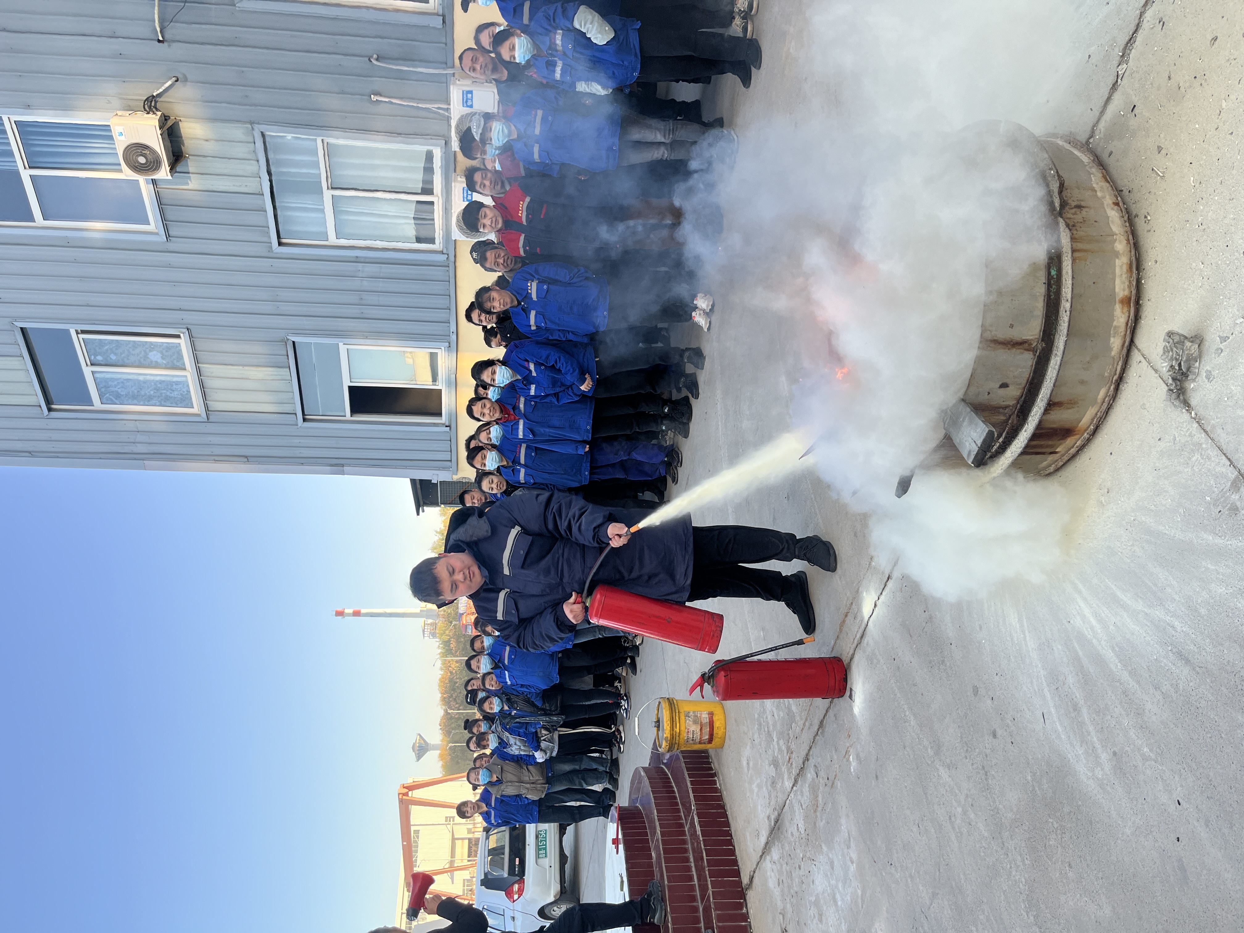 On November 26, our company carried out a fire drill with the theme of "National fire, life first"
