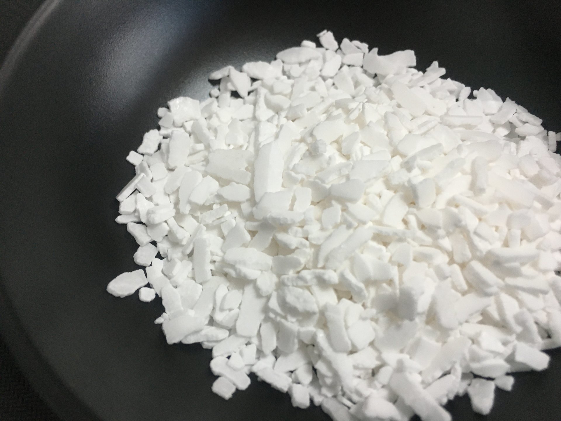 94％塩化カルシウム片状