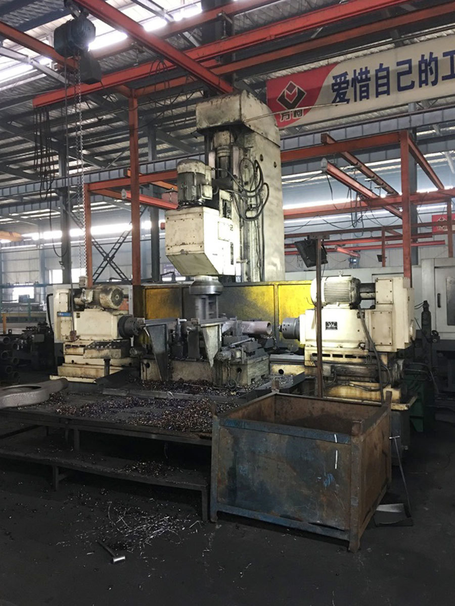 Milling and boring machine