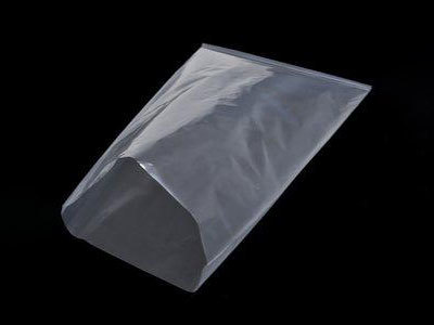 Polyethylene blown film with high tensile strength and heat sealing strength