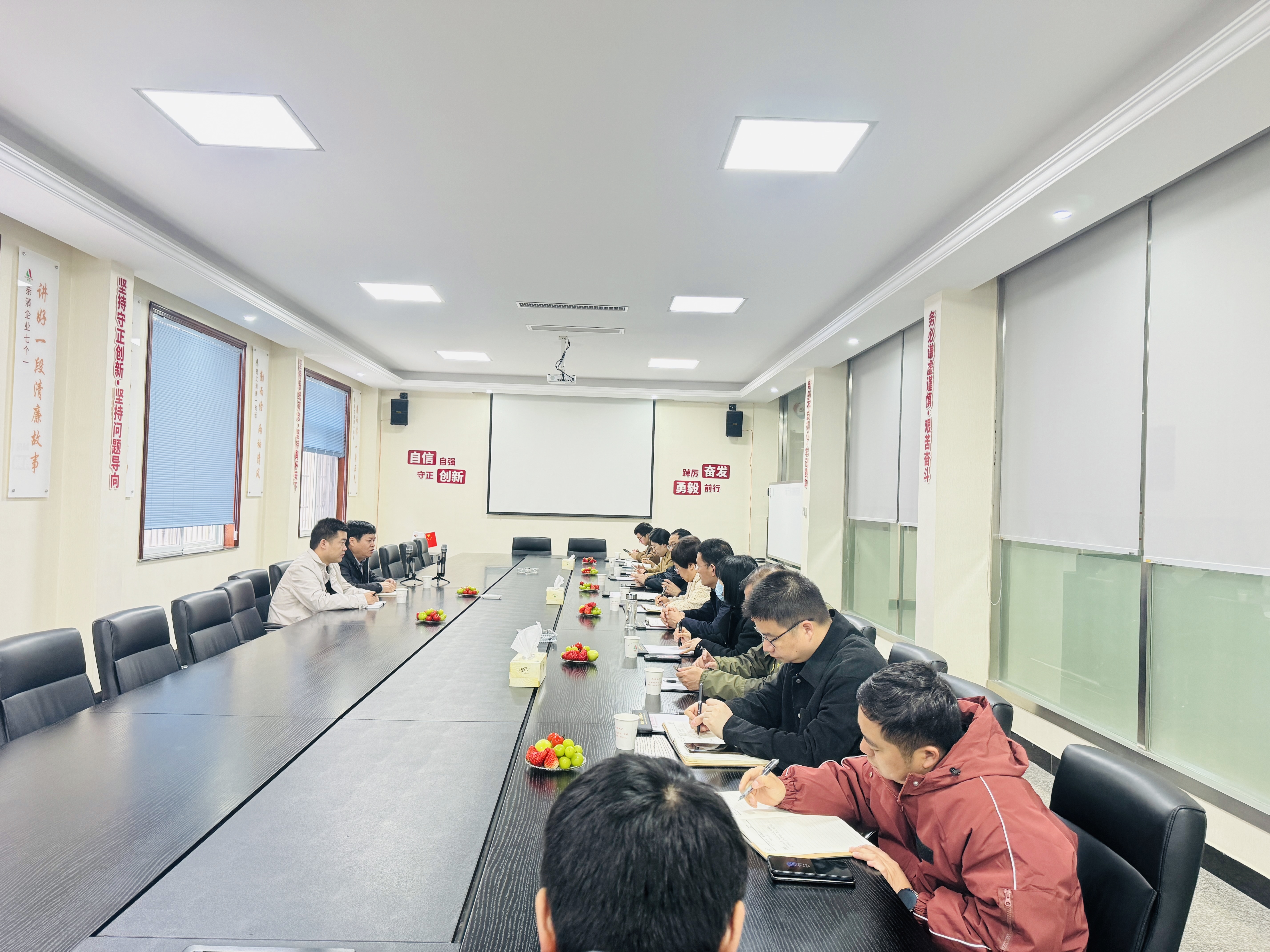 為提升管理能力，規(guī)范公司內(nèi)部管理，公司近期組織了內(nèi)審員培訓(xùn)