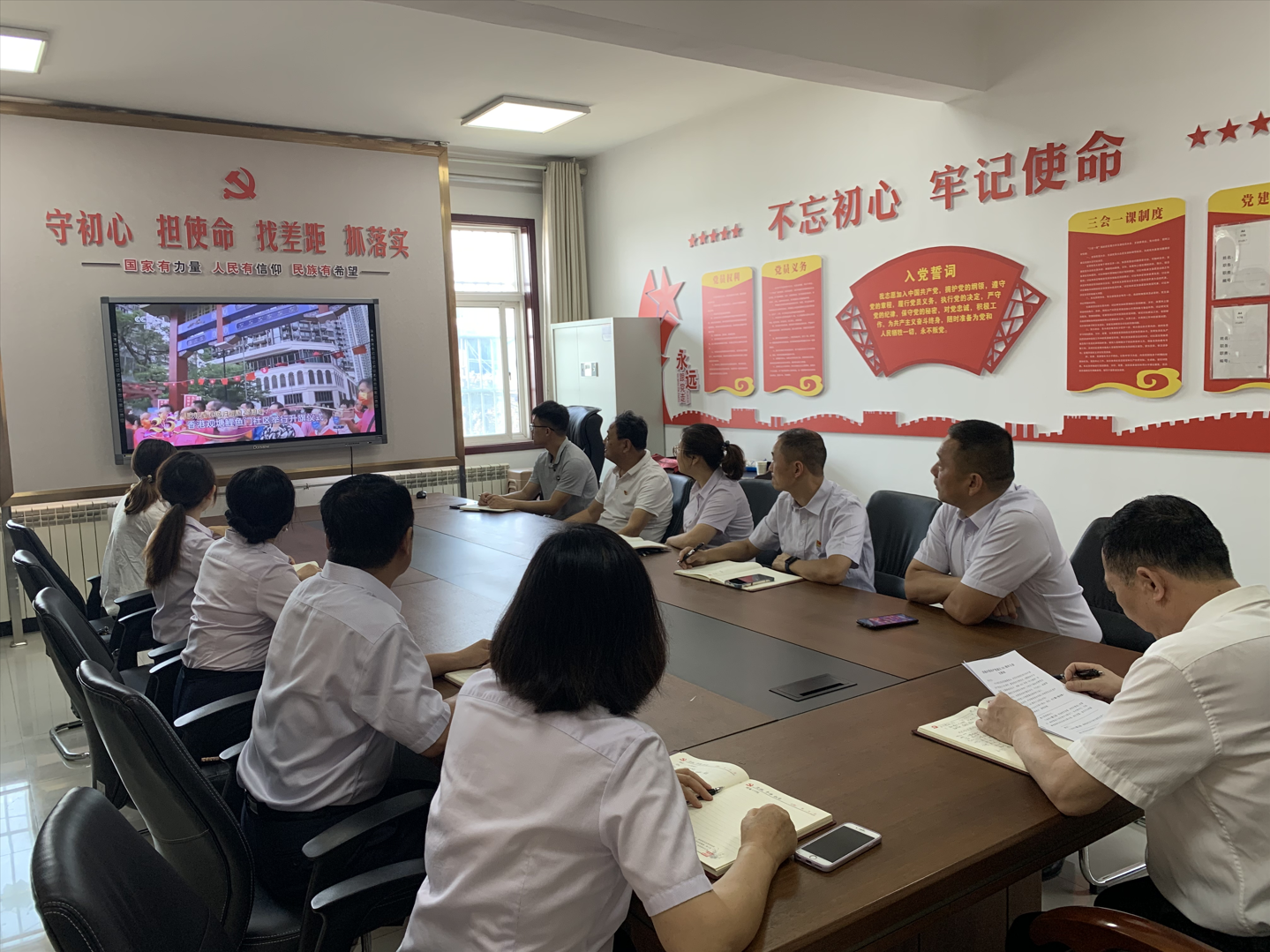观看《庆祝香港回归祖国25周年》直播盛况报道