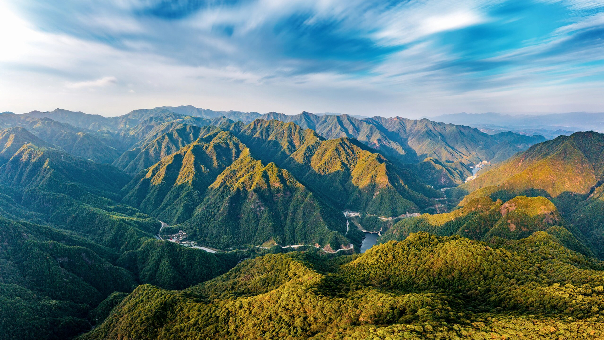 重峦叠嶂,林海莽莽,是为牛头山 重峦叠嶂,林海莽莽,是为牛头山