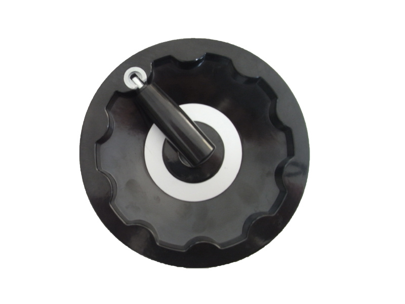 Handwheel with foldable handle