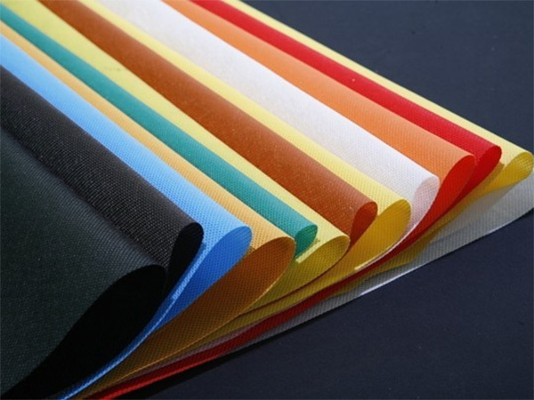 Chemical fiber and non-woven fabric