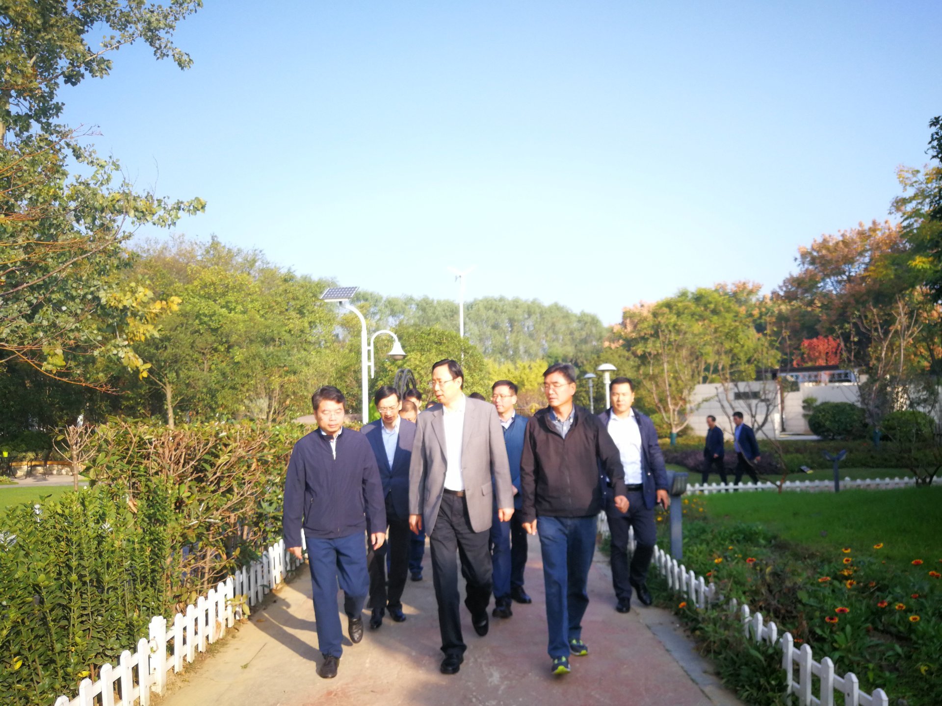 蓝绍敏市长视察绿博园“梧桐语” 家庭园艺展