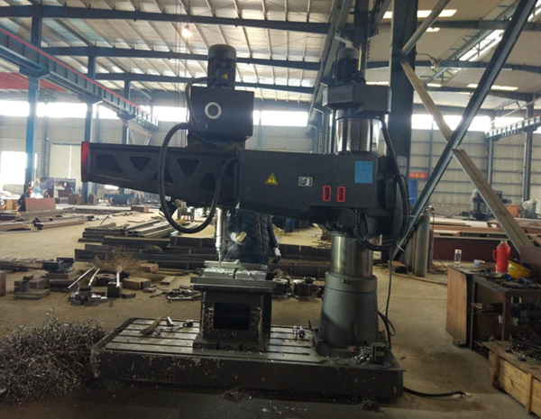 Radial drilling machine