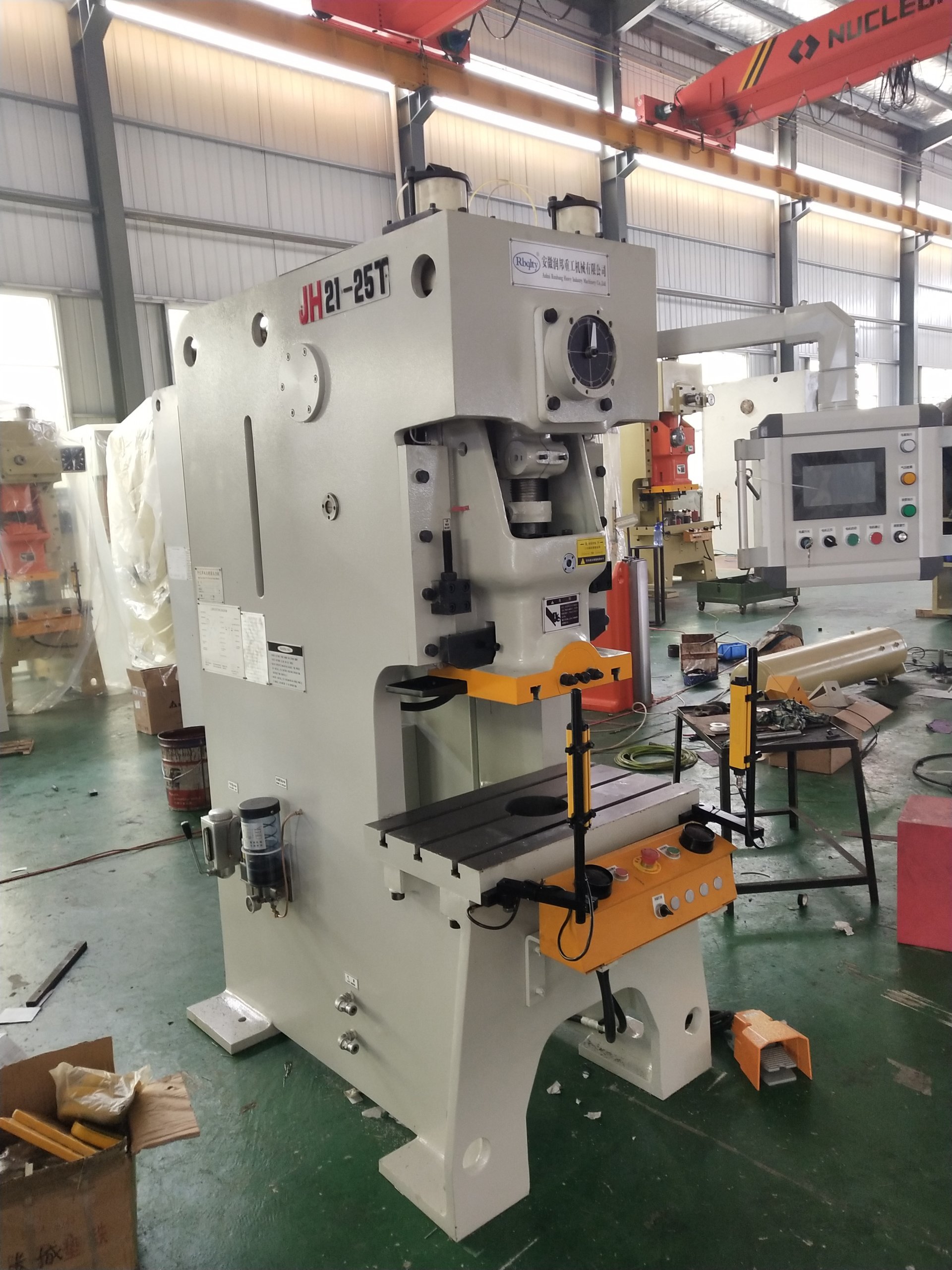 pneumatic-press-vs-hydraulic-press-anhui-runbang-heavy-industry