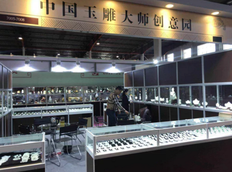中國玉雕大師創意園展團在中國國際珠寶展上精彩亮相