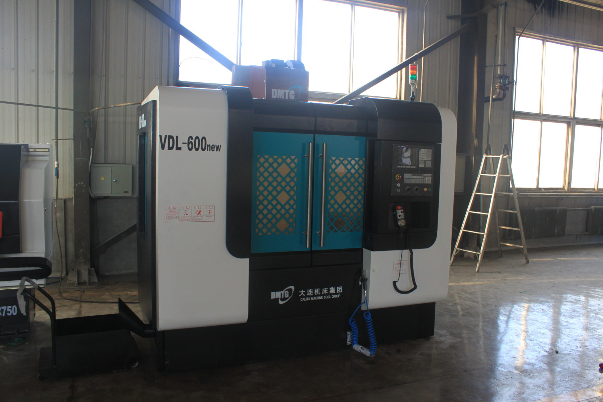 VDL-600 Vertical Machining Center
