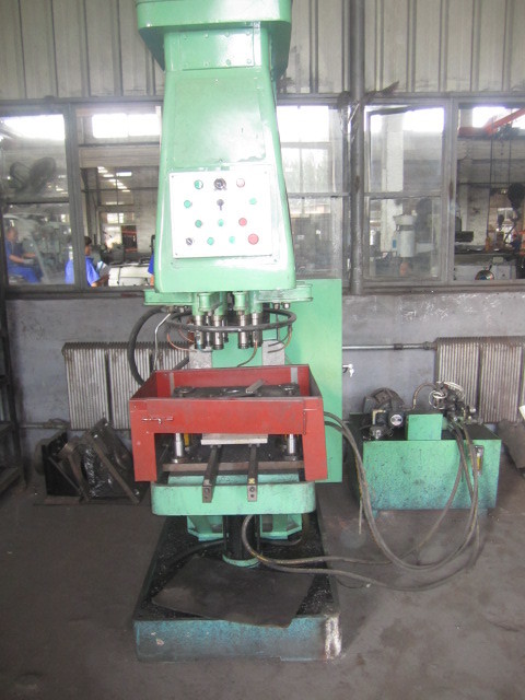 Adjustable multi-axis drilling machine