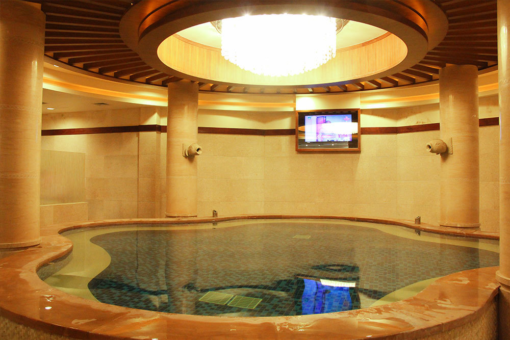 Bathing pool