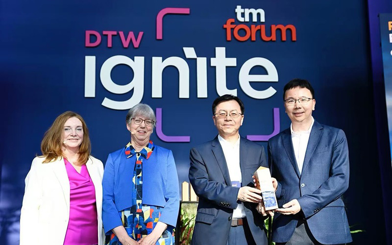 華為攜手中國移動榮獲TM Forum 2025年度“自智網(wǎng)絡(luò)”卓越獎