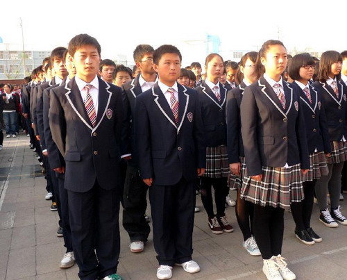 杭州艺术学校校服图片