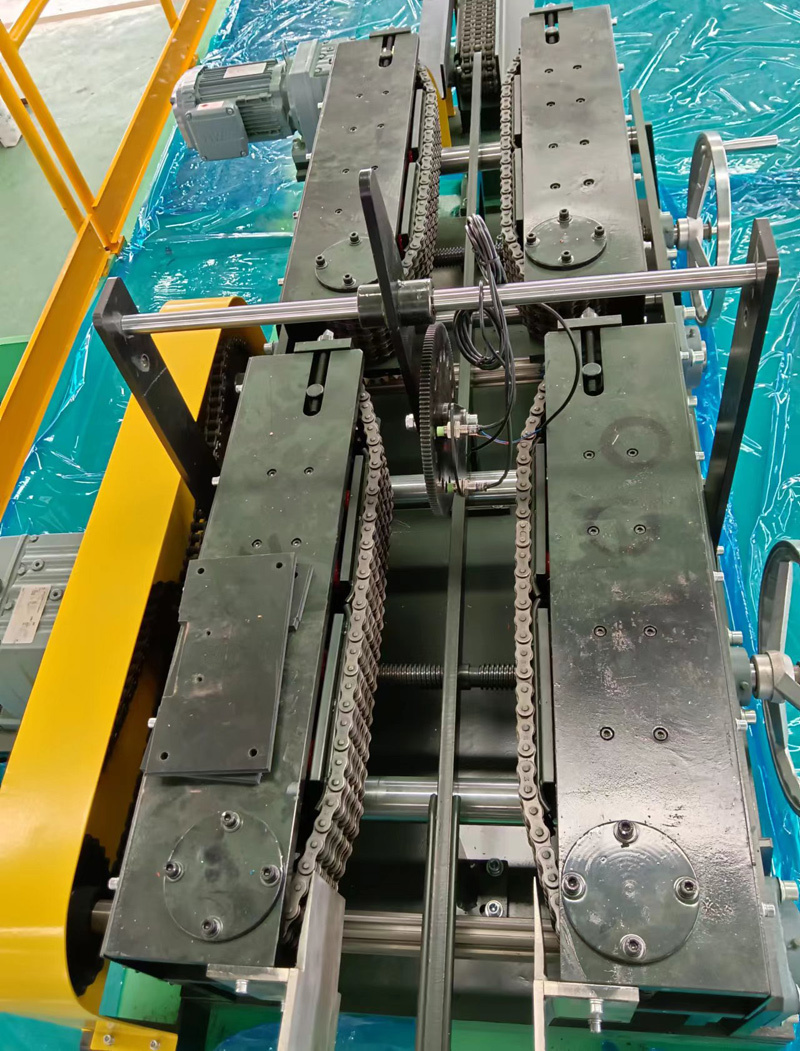 （履帶式連續(xù)驅(qū)動機(jī)械裝置）履帶式供料機(jī)