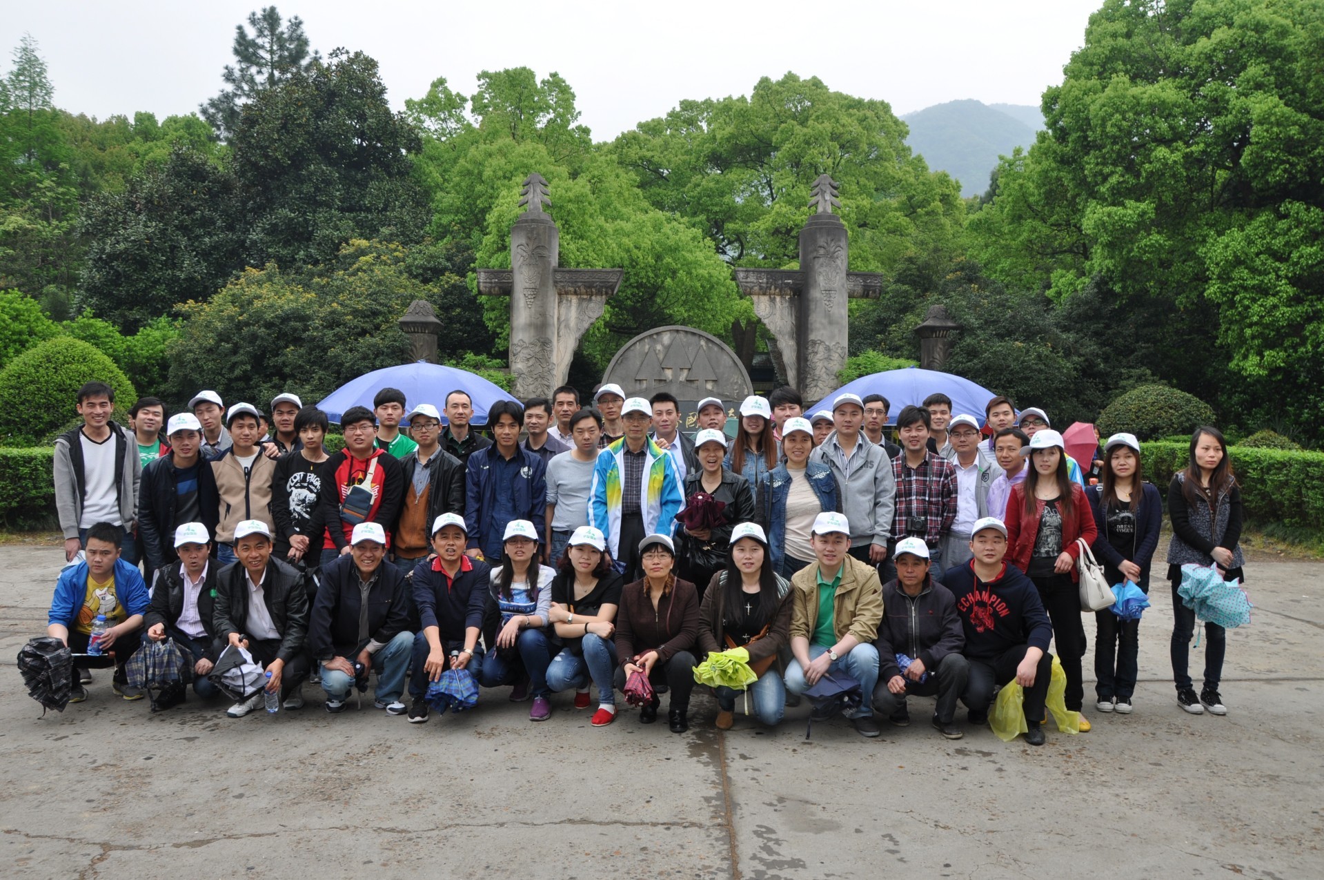 Group photo at Dajishan National Forest Park in 2015