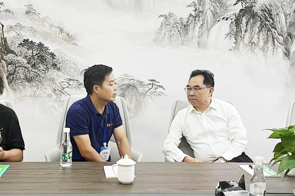 云南省工业和信息化厅党组副书记、副厅长唐文祥一行赴我司开展企业走访服务调研