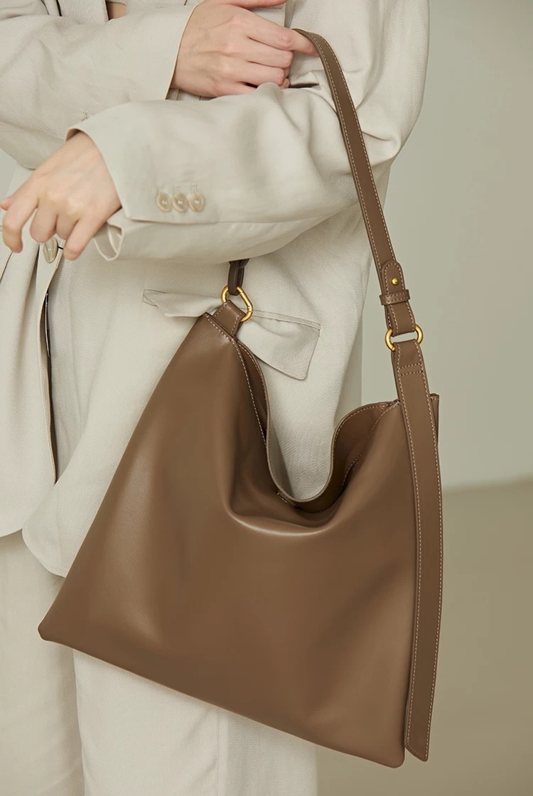 Handheld tote bag in cowhide,Women's shoulder bag