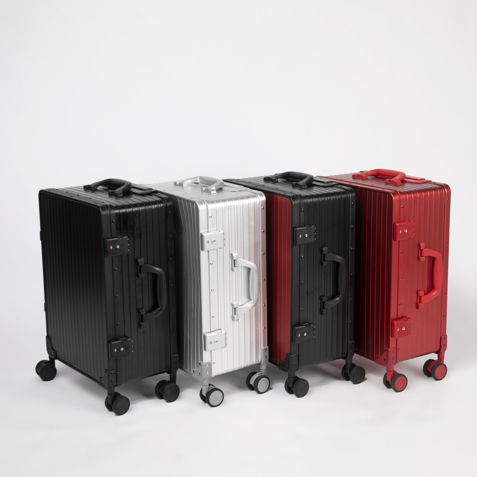 China Aluminum frame trolley suitcase supplier explain how to set trolley case combination lock