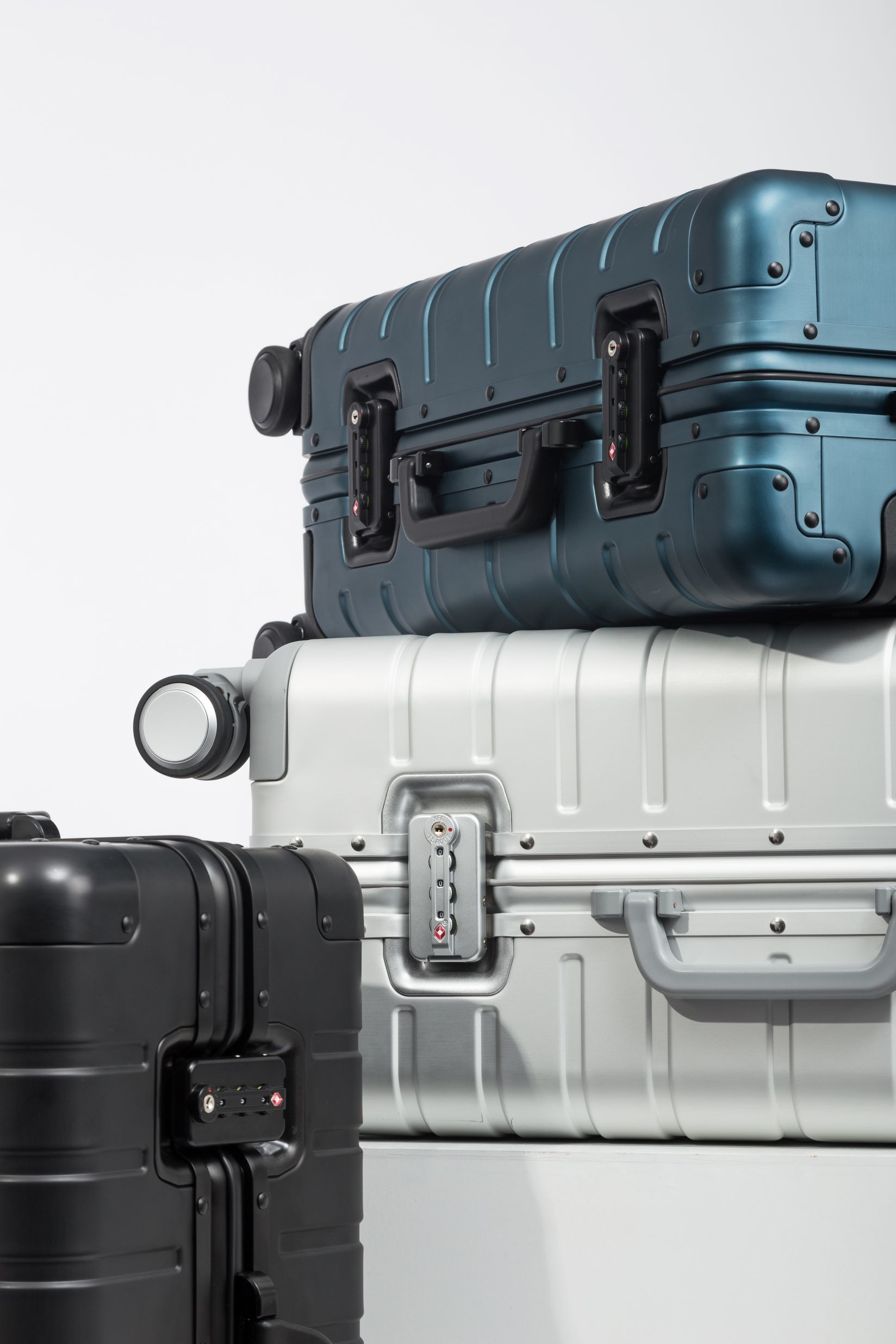 The difference between all aluminum and Magnesium aluminum alloy suitcase
