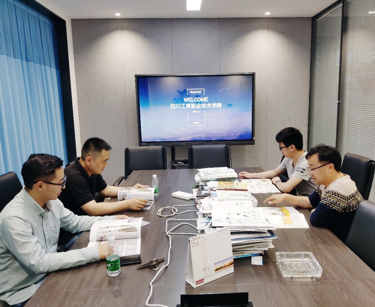 四川工商职业技术学院参访澳门新莆京8144技术研发中心