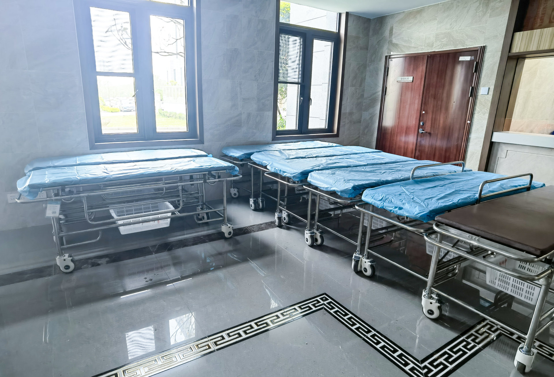 Luzhou Hospital of Traditional Chinese Medicine – patient cart
