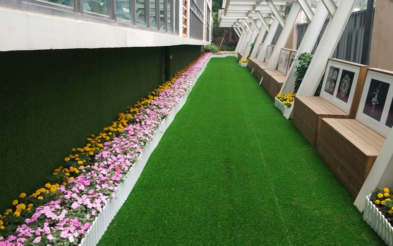 What kind of indoor artificial lawn should be chosen