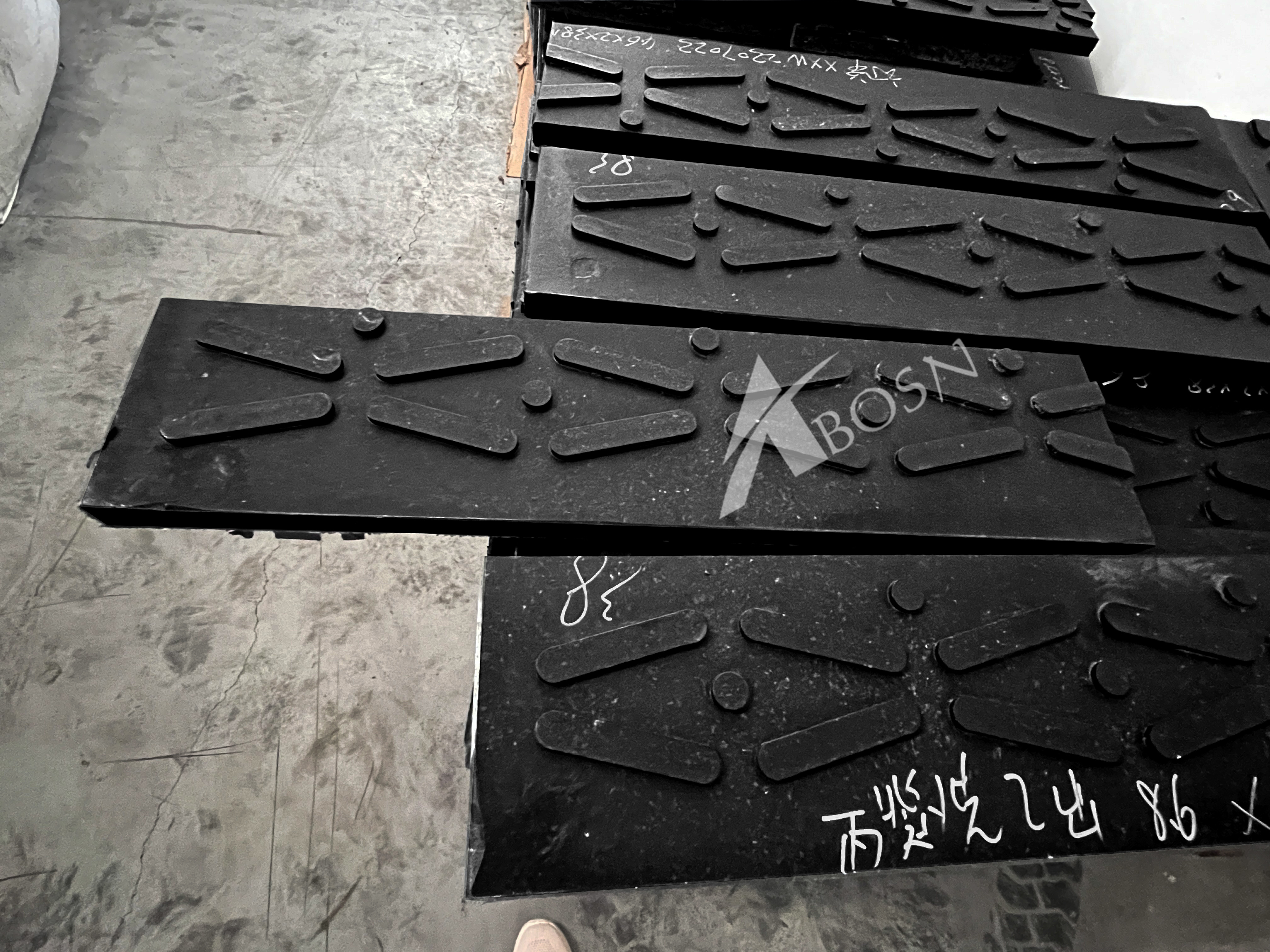 UHMWPE ground mat for heavy haul
