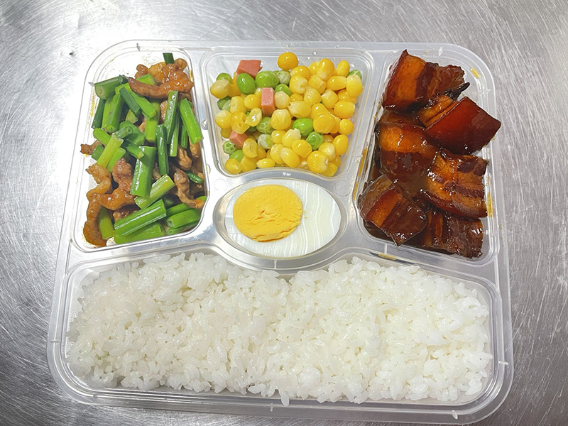 盒飯兩葷一素