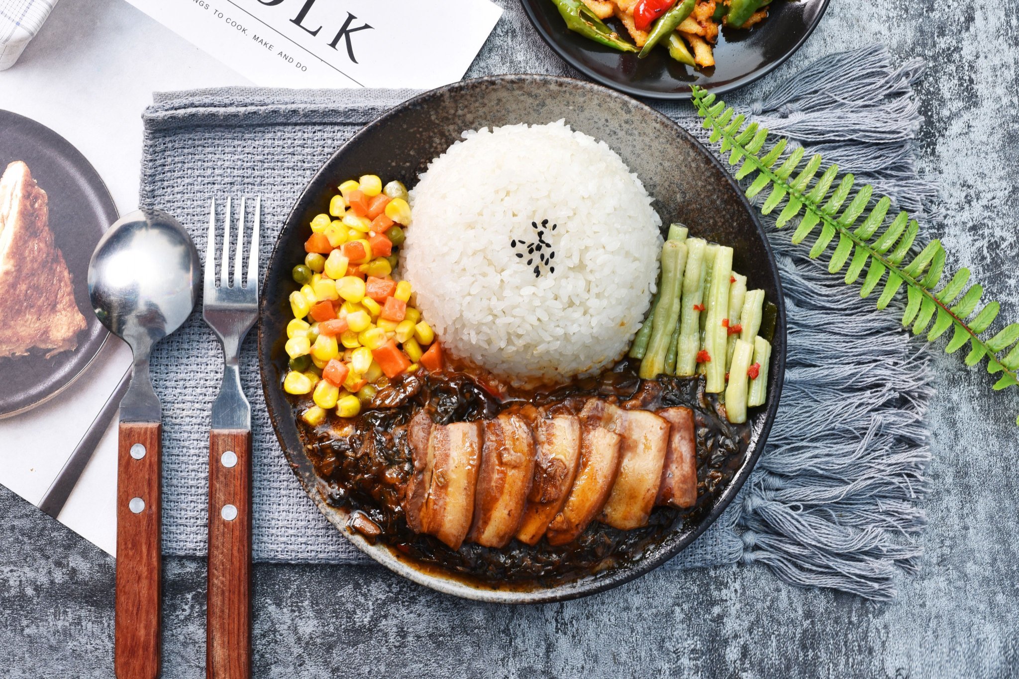 盒飯兩葷一素