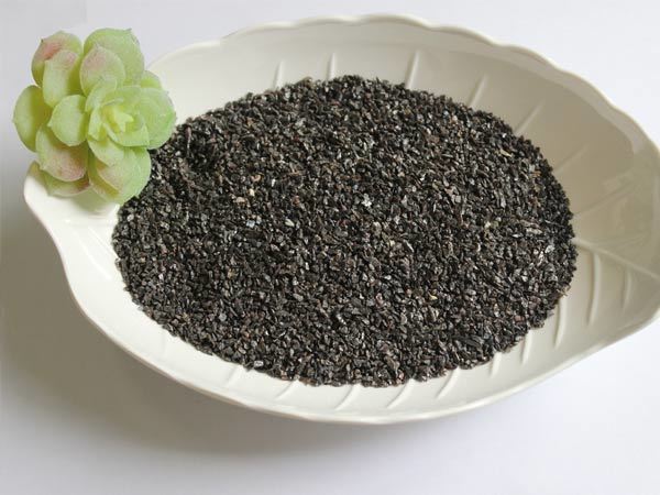 The main component of brown corundum is aluminum oxide, and its grading is also distinguished by aluminum content . The lower the aluminum content, the lower the hardness.