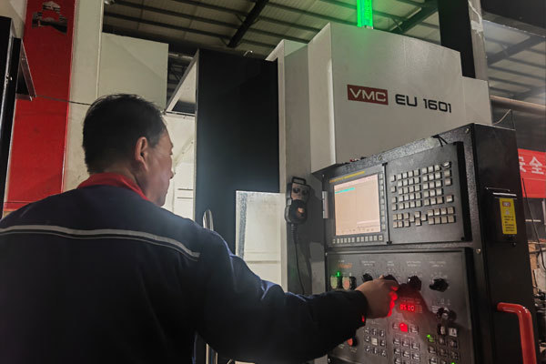 What are the dimensional requirements for precision machine parts processing?