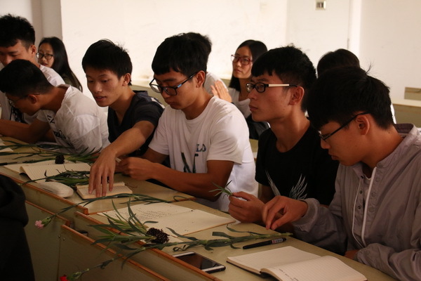 无缝对接校企合作——花卉公司为红河学院英茂冠名班授课