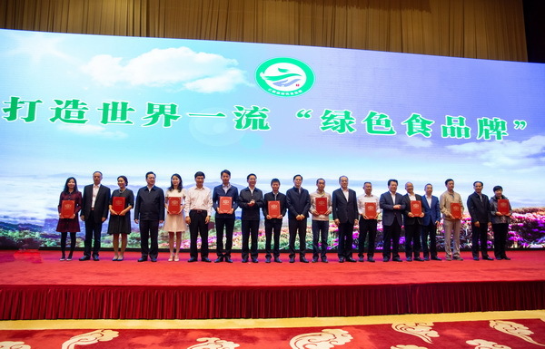 尊龙凯时康乃馨种苗再获云南“十大名花”称号！