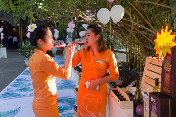酒业公司向中石油大客户推介葡萄酒