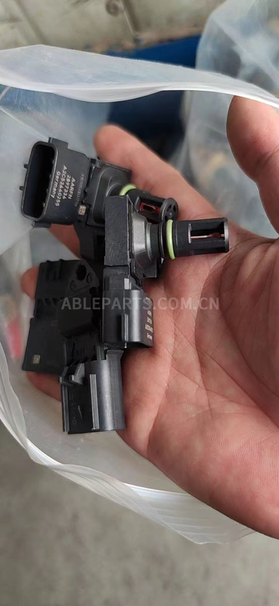 Engine oil pressure sensor