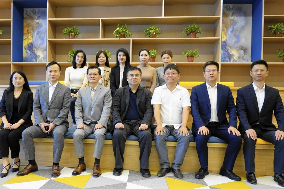 北航醫(yī)工交叉學(xué)院院長樊瑜波教授和北航投資有限公司夏煒董事長帶領(lǐng)北航系科學(xué)家、投資家、企業(yè)高管考察坪山中心