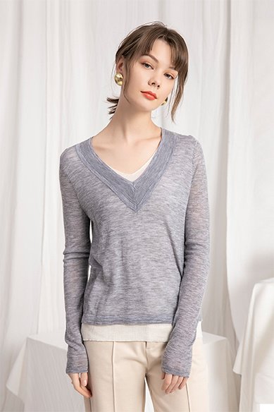 WOMEN'S SWEATER