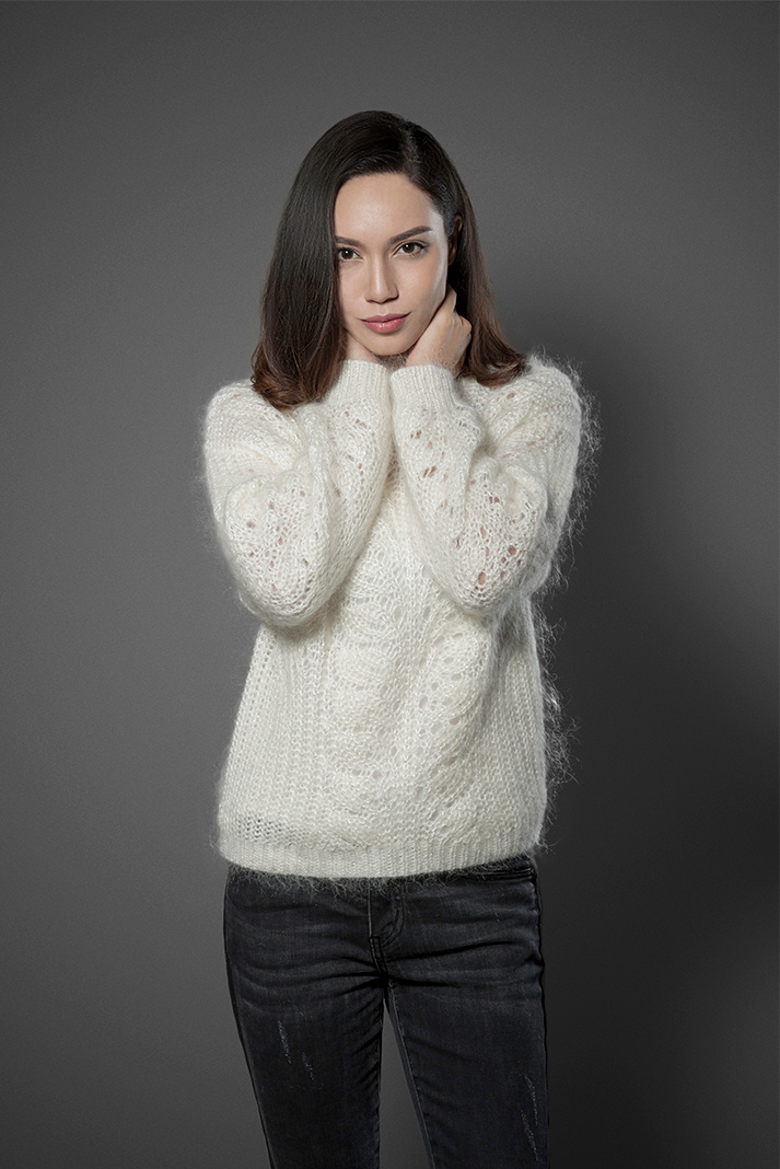 WOMEN'S SWEATER 