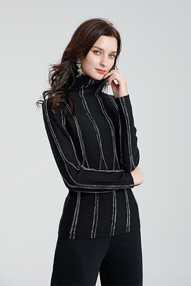 WOMEN'S SWEATER