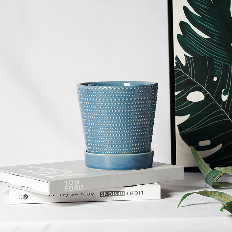 Flower pot protrusion