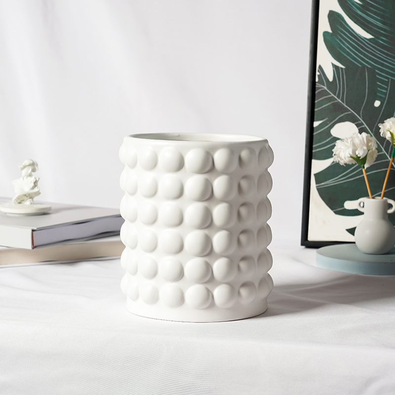 Flower pot protrusion
